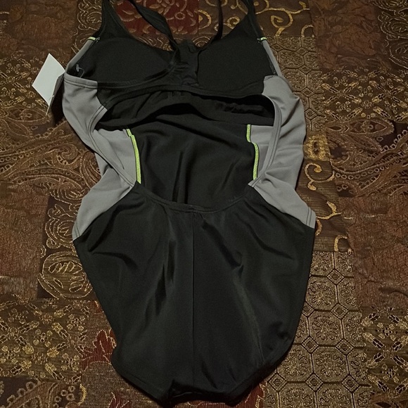 Nike Padded One Piece Swim Suit - Picture 5 of 5